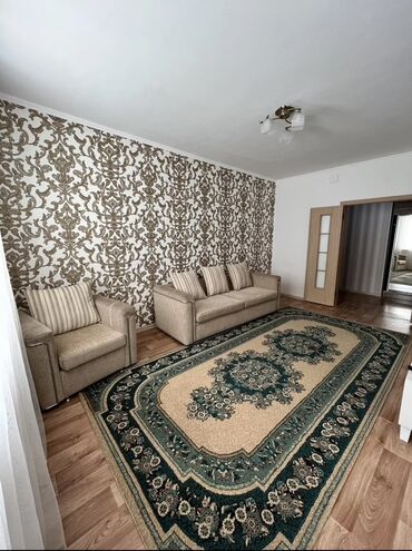 срочно продаётся 1 комнатная квартира в районе ошского рынка: 1 бөлмө, 47 кв. м, 4 кабат, Евроремонт