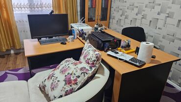işlənmiş kafel: 🪑 Rəhbər üçün ofis mebel dəsti Satılır əla vəziyyətdə ofis mebel