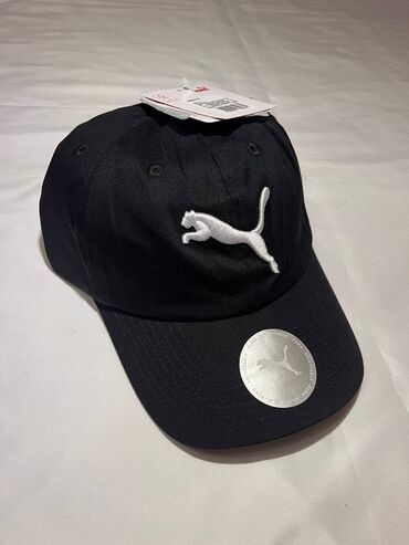 шапка puma: Черная бейсболка Puma с вышитым белым логотипом кошки. Регулируемый