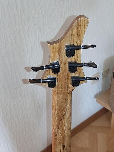 Gitare: R Custom Le Fay 5-žična bas gitara – kopija - Konstrukcija: ručni — 5