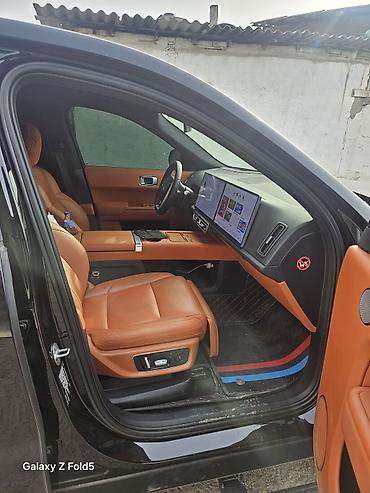 Другой тюнинг: Черный кроссовер/внедорожник премиум-класса, полностью в темном стиле — 9