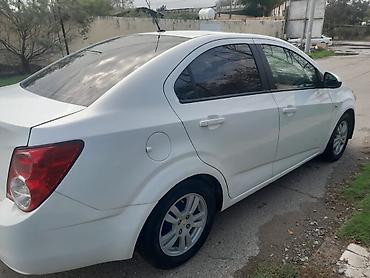 kia servis ehtiyat hisseleri: Chevrolet Aveo sedan – ağ rəng - Kuzov: 4 qapılı sedan, ağ rəng, qara — 2