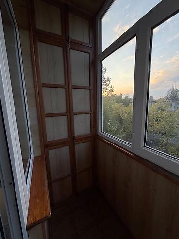 Батирлерди ижарага берүү: 3 бөлмө, 11-мкр Менчик ээси, Чогуу жашоосу жок, 6 айдан баштап, Толугу менен эмереги бар — 4