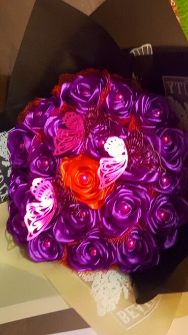 Hədiyyələr: Lentdən solmayan güllər bənövşəyi rəngli, 21 ədədli gül buketi 14 -da lalafo.az — 6 Hədiyyələr: Lentdən solmayan güllər bənövşəyi rəngli, 21 ədədli gül buketi 14 — 6