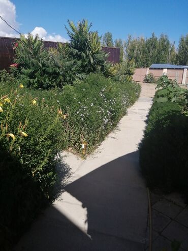 Отели и хостелы: Продаю гостевой дом 2-х этажный 450кв.м в Чон-Сары-Ой(15 минут на авто — 25