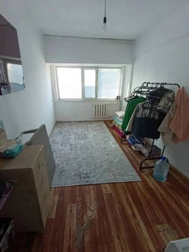 однокомнатная квартира продается: 1 бөлмө, 13 кв. м, Жатакана жана мейманкана түрүндө, 6 кабат, Дизайнердик ремонт