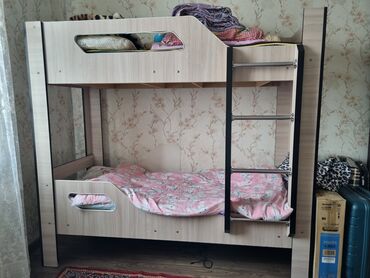 Кровати: Продаётся детская 2х ярусная кровать, очень в хорошем состоянии. есть