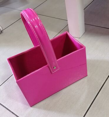 jakna box: Predivna lakovana kutija sa ručkom Može se koristiti u razne svrhe i