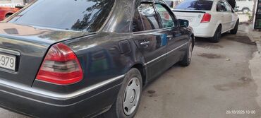 Mercedes-Benz: Mercedes-Benz sedan (W202/C-Class) – be mühərrikli Xüsusiyyətlər: - — 8