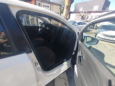 Volkswagen: Volkswagen Polo: 2013 г., 1.6 л, Механика, Бензин, Седан — 2