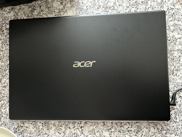 Acer: Intel Core i5, 8 GB, 17.3 "