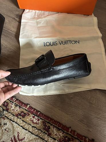 с кожомкул: Лоферлер, 40.5, Louis Vuitton, Жаңы, түсү - Кара, Өзү алып кетүү, Акылуу жеткирүү — 1