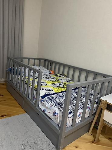 mebel stenka: Uşaq çarpayısı – boz rəngdə, taxta karkaslı - Ölçü: təxmini bir — 1