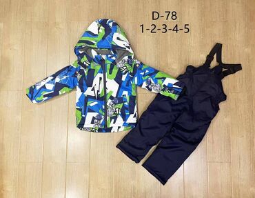 Kompleti: Kompleti, tregerice i jaknice
Cena 4100
Vel. na slikama
V/035 — 2