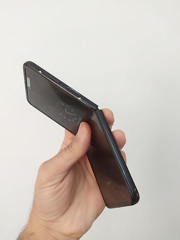 Samsung Galaxy Z Flip 3, 256 ГБ, цвет - Черный, Отпечаток пальца — 5