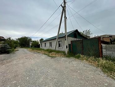 меняю доплатой мне: Срочно Продаю дом в Бишкеке. Ранее был швейным цехом. Просторные — 5