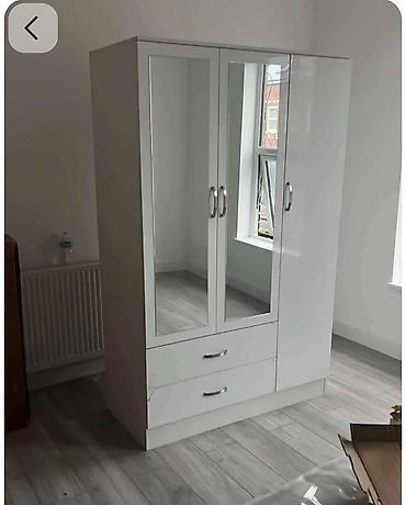 mini skaf: Yeni, 3 qapılı, Güzgülü, Ağ, Açılan, Düz dolab — 1