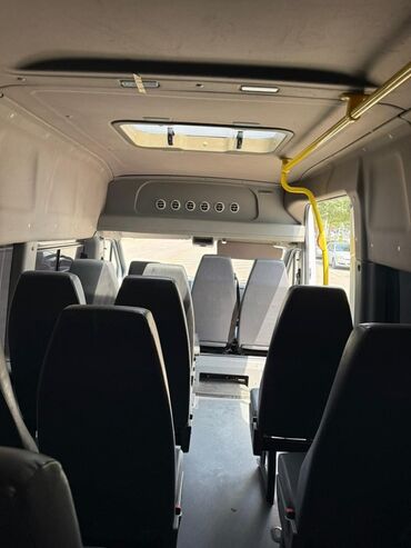 LDV: Ağ rəngli, uzun baza sərnişin mikroavtobusu/miniven. - Yüksək tavanlı — 15