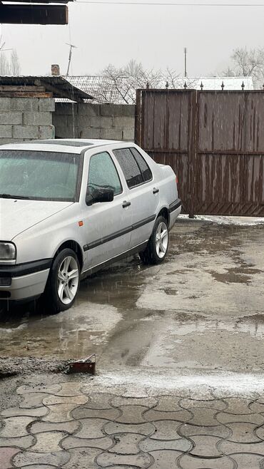 продаю или меняю на дом: Volkswagen Vento: 1992 г., 1.8 л, Механика, Газ, Седан