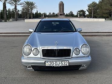 mersedes zaslonka: Mercedes-Benz E 200: 2 l | 1999 il Sedan — 1