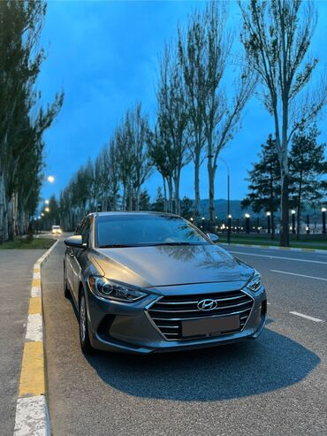 серый hyundai: Hyundai Elantra: 2018 г., 2 л, Автомат, Бензин, Седан