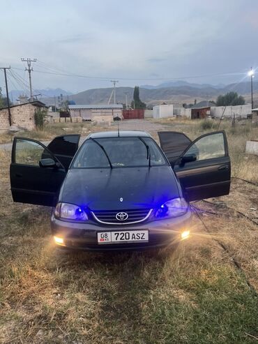 авто в рассрочку без первоначального взноса: Toyota Avensis: 2001 г., 1.8 л, Механика, Бензин, Хетчбек