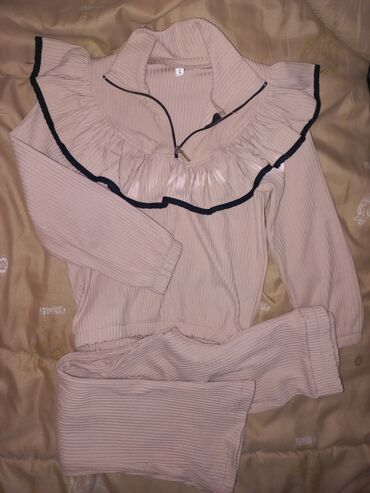 заказать детскую одежду: Qız uşaqları üçün iki hissəli dəst - Rəng: açıq bej - Parça: incə