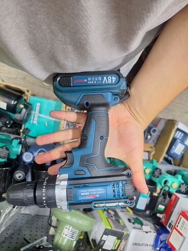 варата дарбаза: Универсальная аккумуляторная дрель-шуруповерт Bosch в синем и черном