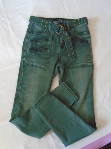 Farmerke: Moderne original Desigual farmerke naznačene veličine 36. Imaju nešto — 2