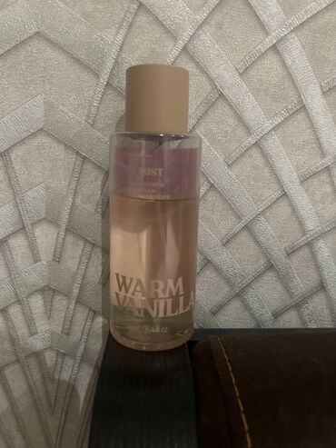 Victoria's Secret Pink Warm Vanilla ətirli spreyi, isti və şirin vanil