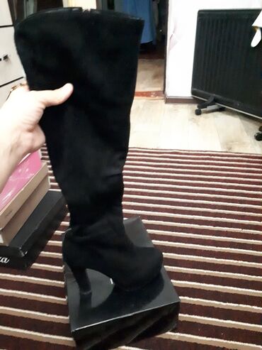 женские туфли с ремешком: Сапоги, 37, цвет - Черный