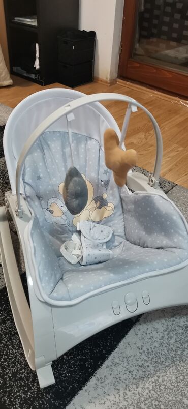 stolice za bebe: Stolica za ljuljanje, dva režima vibracije, dva muzička režima, tri