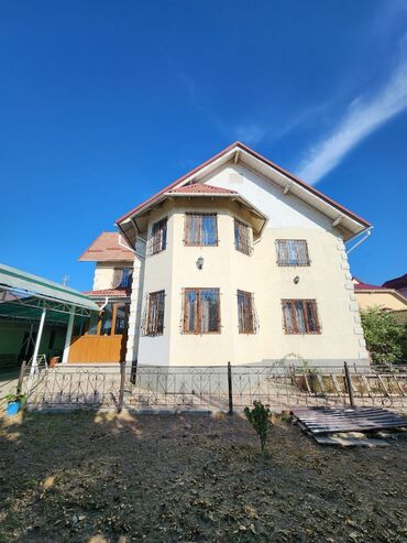 продаю коттедж ак марал: Коттедж, 350 м², 5 комнат, Собственник, Евроремонт