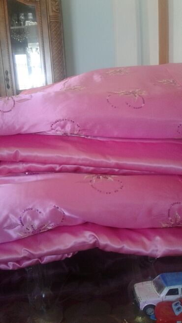 Yorğanlar, adyallar: Yorğan döşək cehizlikdi təzədi hamisi birlikdə 500 azn — 4