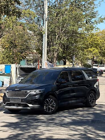 Kia Carnival: 2021 г.