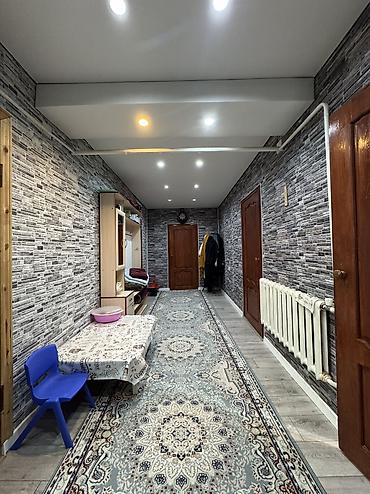 Продажа коттеджей и домов: ✨Продаётся дом в с. Сокулук✨ 🏡Характеристики: • Участок - 14 соток • — 5