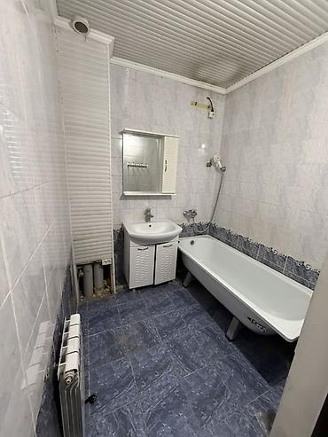 berber mirror second hand: Тумба для ванны, Б/у, С раковиной, Пластик, цвет - Белый — 1