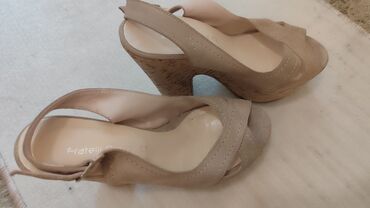 new yorker zenske pantalone: Sandale, Capelli Rossi, 38