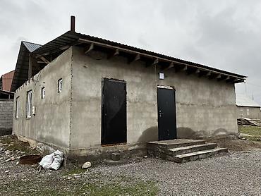 Продажа коттеджей и домов: Срочно продаётся дом с участком! 📍 Адрес: г. Токмок, село — 11