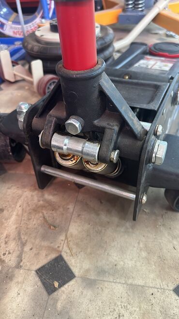 Инструменты для авто: Домкрат гидравлический Двух at lalafo.kg — 8 Инструменты для авто: Домкрат гидравлический Двух — 8