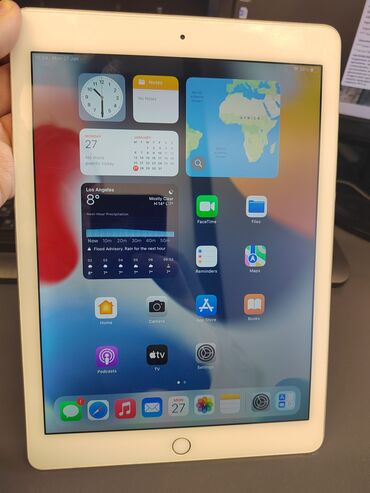 volan za sony 4: Hitnooo ipad air 2 2gb rama 128gb memorije u super stanju na njemu