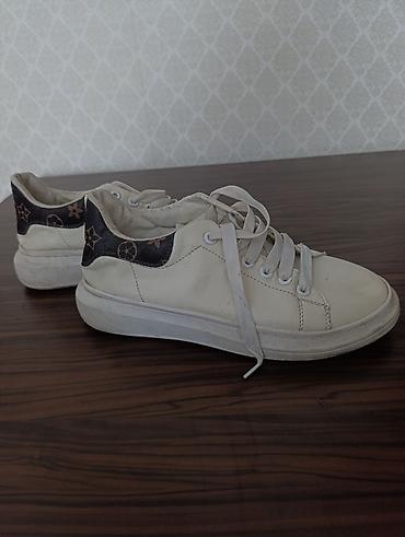 Krasofkalar və idman ayaqqabıları: Ağ rəngli unisex idman ayaqqabısı - Model: “Nafei Maikun” yazılı ağ — 3
