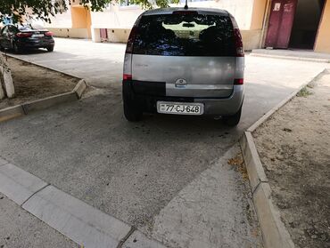 Opel: Opel Meriva, gümüşü rəngli, 5 qapılı kompakt minivan. Xüsusiyyətlər — 3