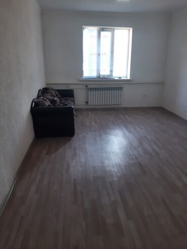 продажа квартир в бишкеке: Срочно срочно продаю 1ком квартиру студию в районе киркомстром, 50