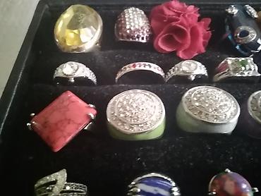 Prstenje: Novi ženski prsteni -svi zajedno-gomila novi različiti - ima po neki i — 4