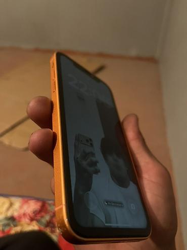 Другие мобильные телефоны: Смартфон с корпусом золотисто‑оранжевого цвета и плоскими гранями. На — 5