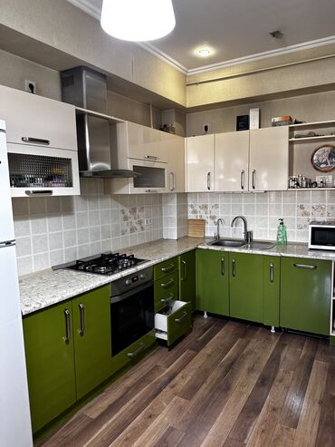 мягкую мебель: Кухонный гарнитур, Шкаф, цвет - Зеленый, Б/у