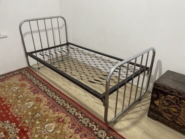 кровати железные: Односпальная Кровать, Б/у