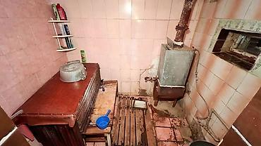 Продажа полдома: Продам Участок 3,5 соток, дом саман 61м2, р-н КНУ, 135т$ Есть — 17