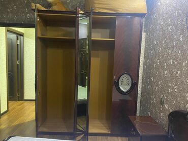 сифон: İşlənmiş, Açılan, 4 qapılı Düz dolab, Şifonyer, Rumıniya